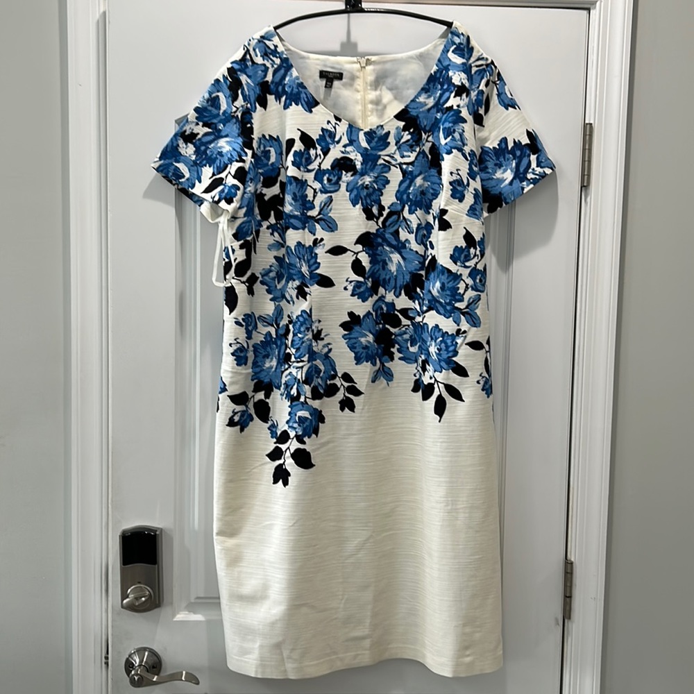 Floral Blue and White Short Sleeve Shift Dress
